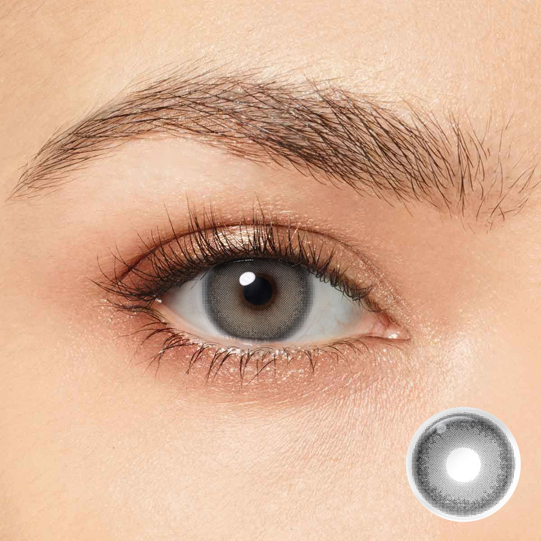 Experience the enchantment of Russo Gray Eyes! These lenses have a smooth outer ring and a sun-shaped inner ring, with a beautiful flowery gray pattern that creates a natural enlargement effect.